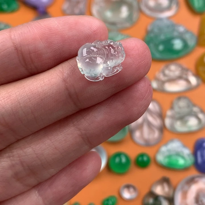 翡翠挂件未镶嵌….