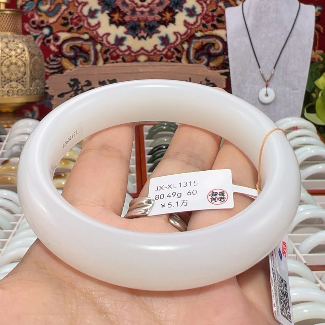 和田玉未镶嵌手镯