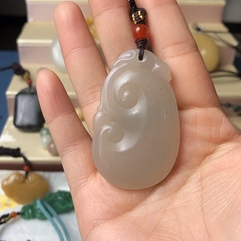 石英质玉未镶嵌颈饰