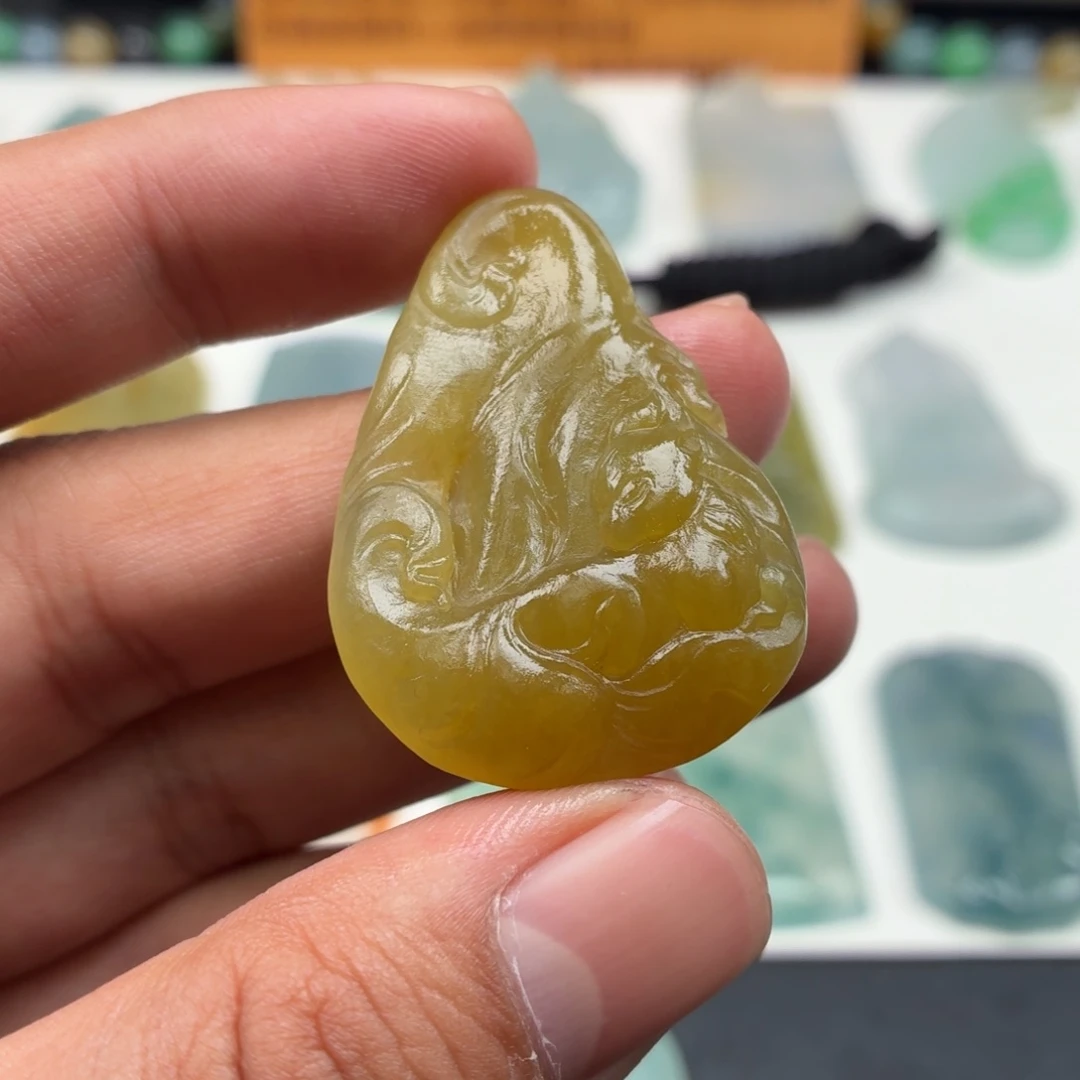 定制翡翠未镶嵌九尾狐