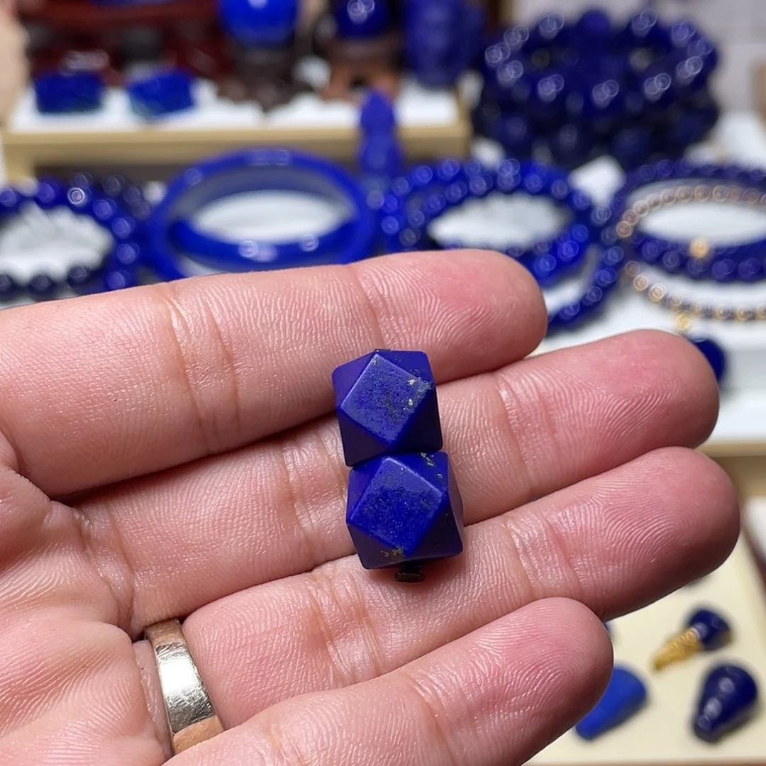 哄***哄青金石未镶嵌11mm糖八凌对珠