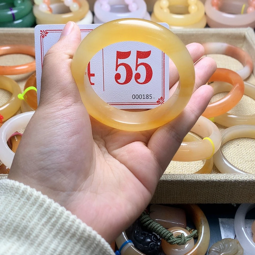 未镶嵌石英质玉（黄龙玉）手镯