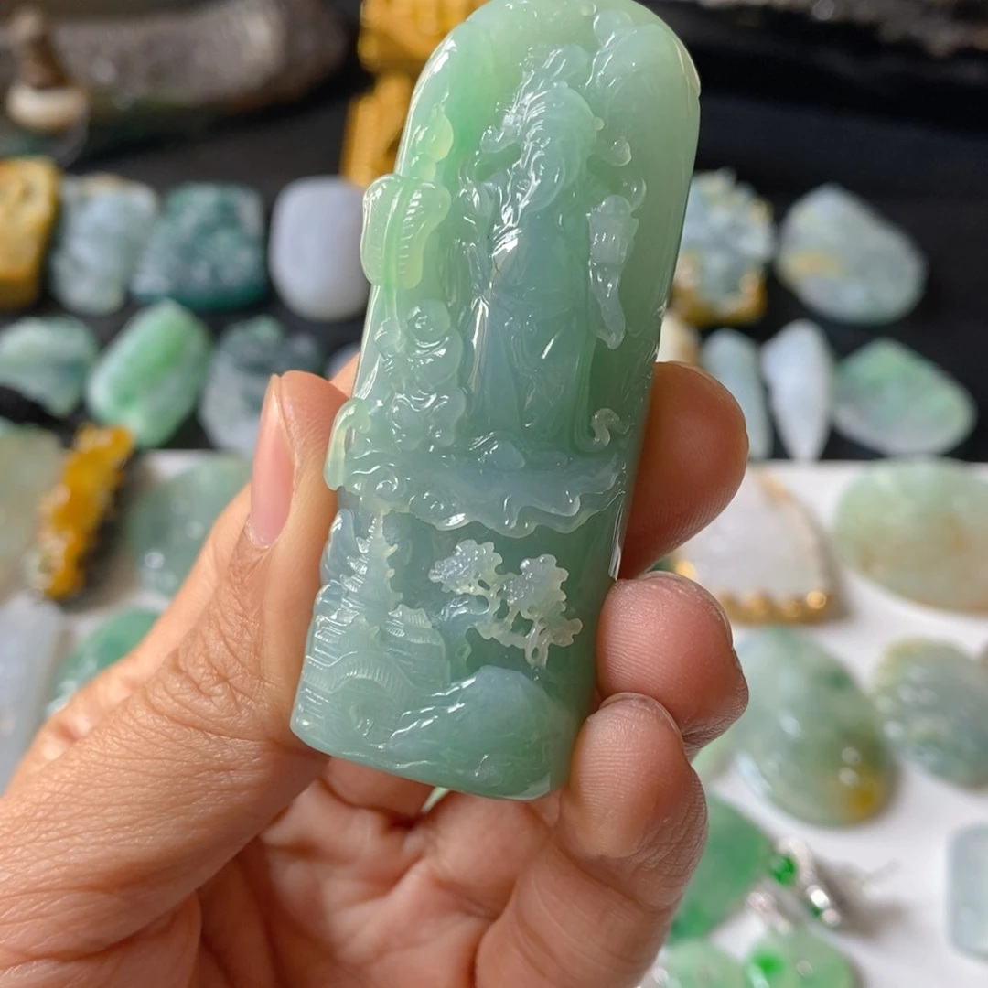 翡翠颈饰未镶嵌天然翡翠山水财神