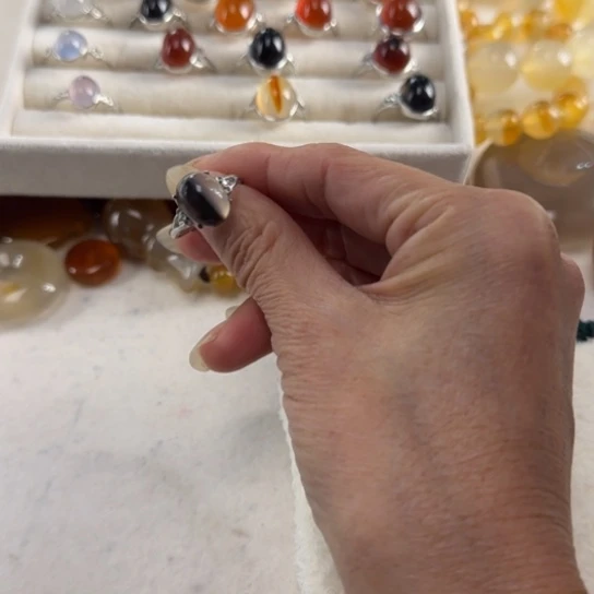 玛瑙/玉髓颈饰合金喫**。