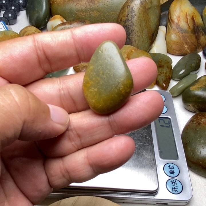 颈饰未镶嵌和田玉（糖玉）