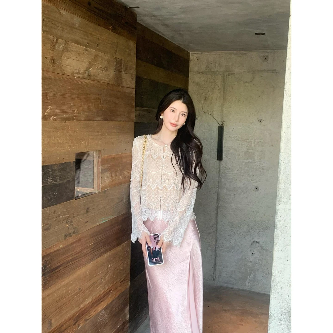 高级感显瘦蕾丝拼接潮白色镂空蕾丝衬衫女秋季