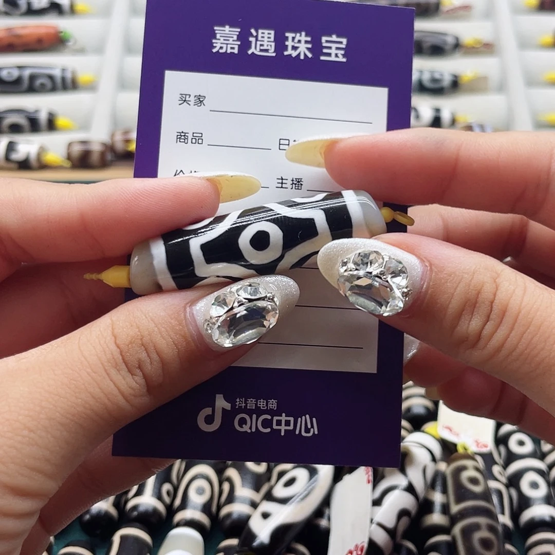 呼***长合金颈饰玛瑙/玉髓