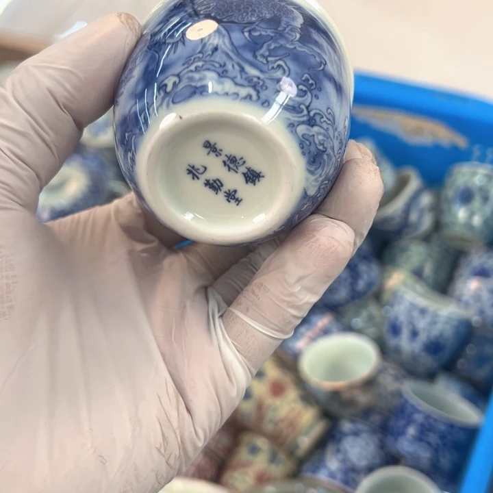 瓷片白青花龙戏水刚杯客杯
