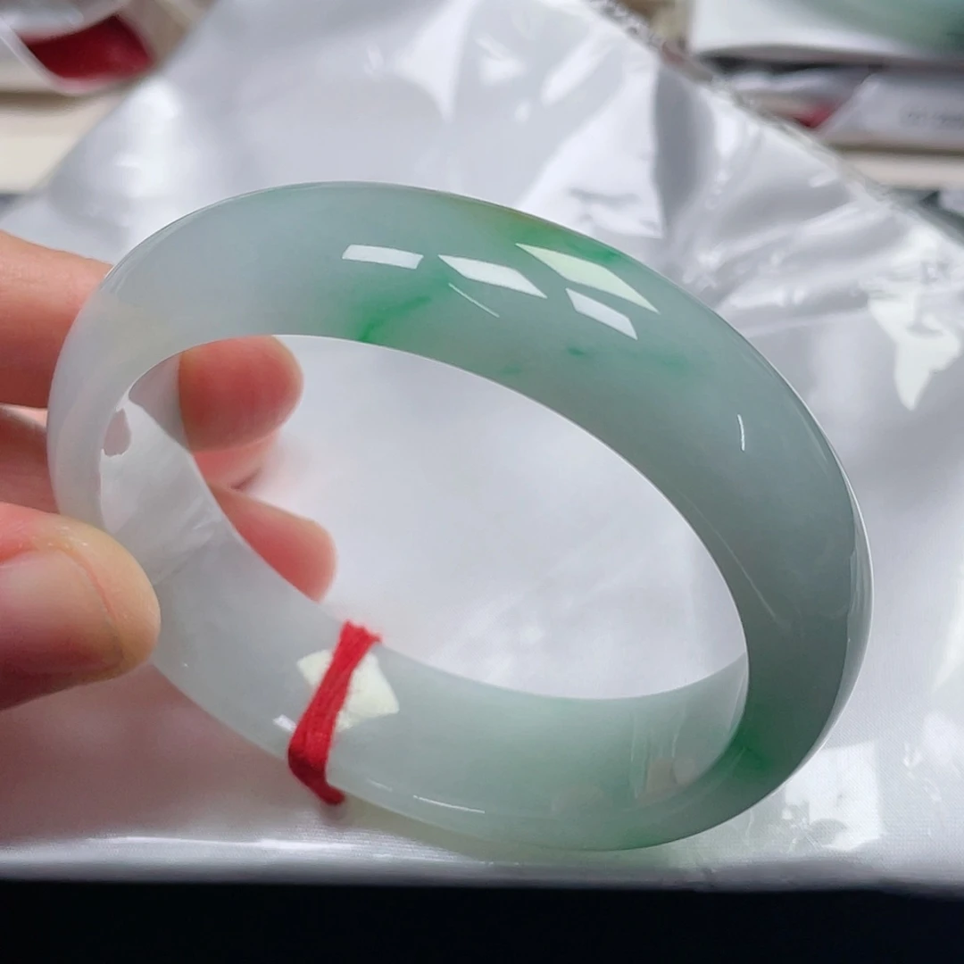 未镶嵌手镯（贵妃镯）翡翠缅甸翡翠