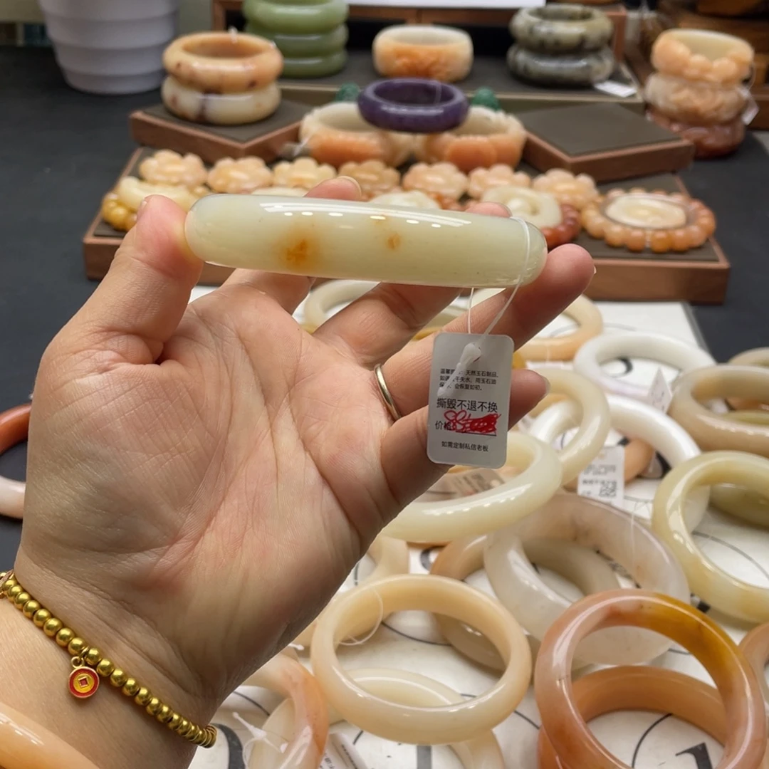 有***猫石英岩玉未镶嵌手镯