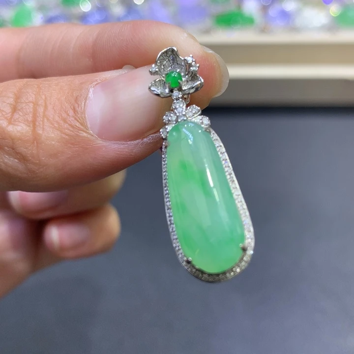 翡翠颈饰18K金镶嵌翡翠