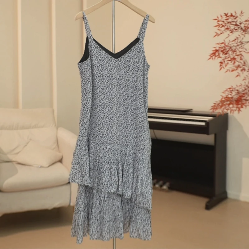 G075 百褶层次下摆长款碎花吊带连衣裙 4B79