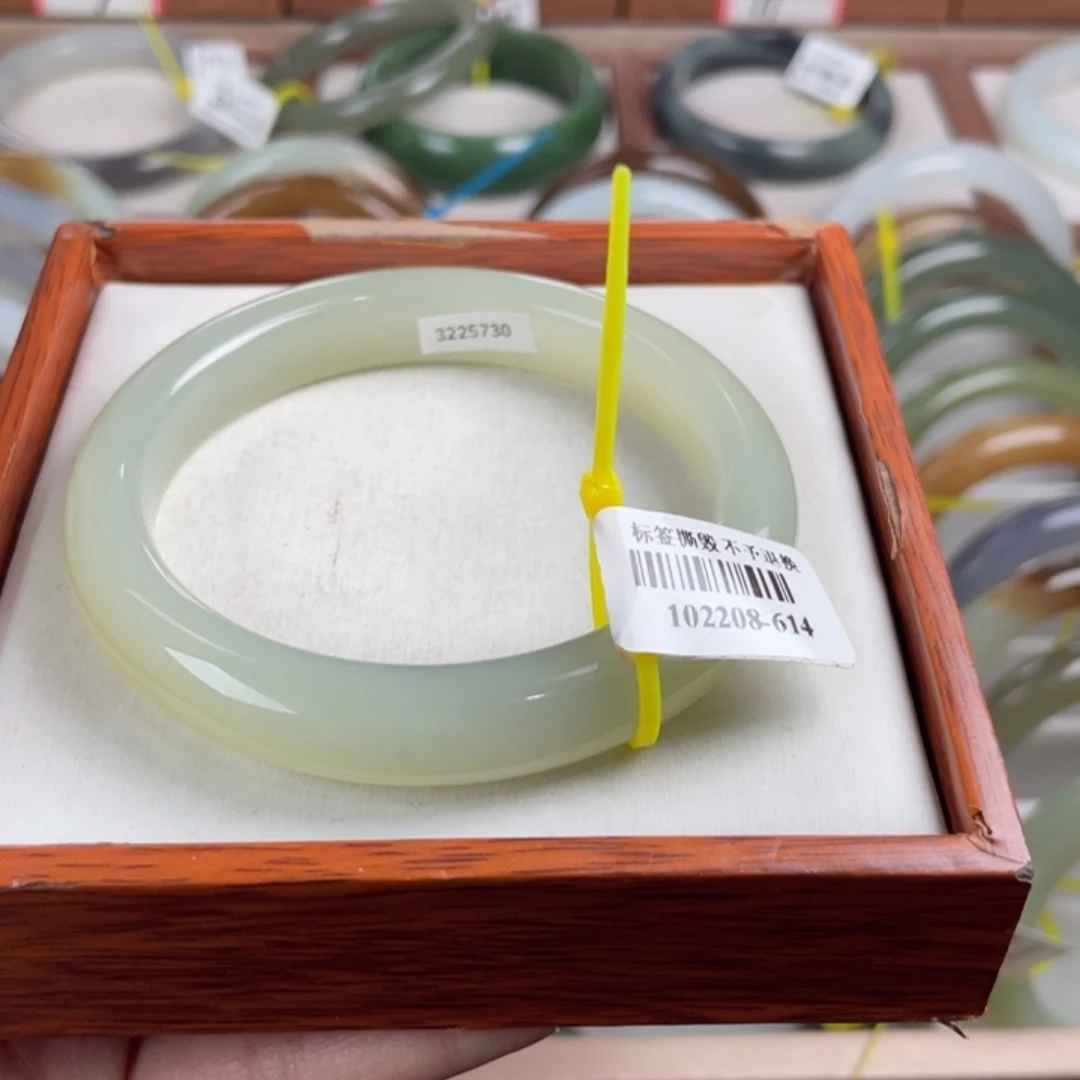 【闪购商品】和田玉手镯未镶嵌57.6