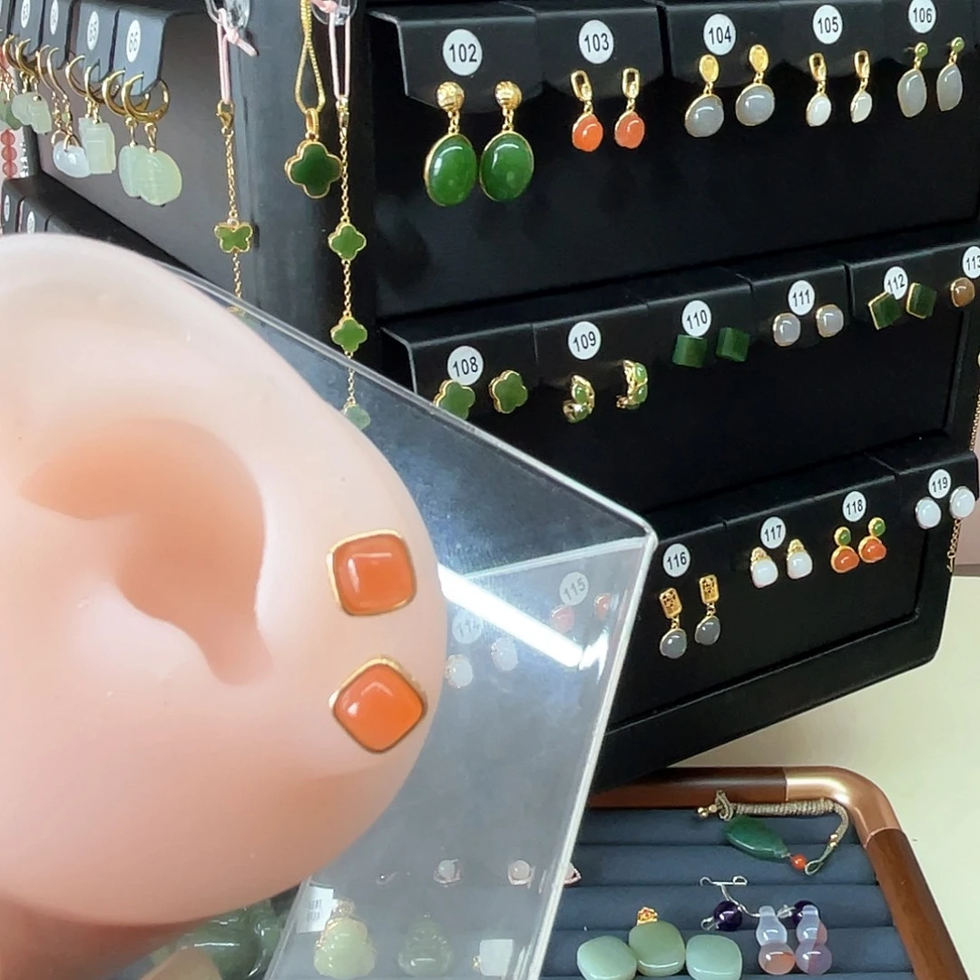 小***儿银S925镀金镶嵌耳钉玛瑙/玉髓