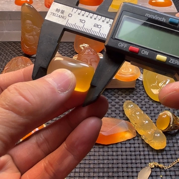 农***件石英质玉未镶嵌旦面