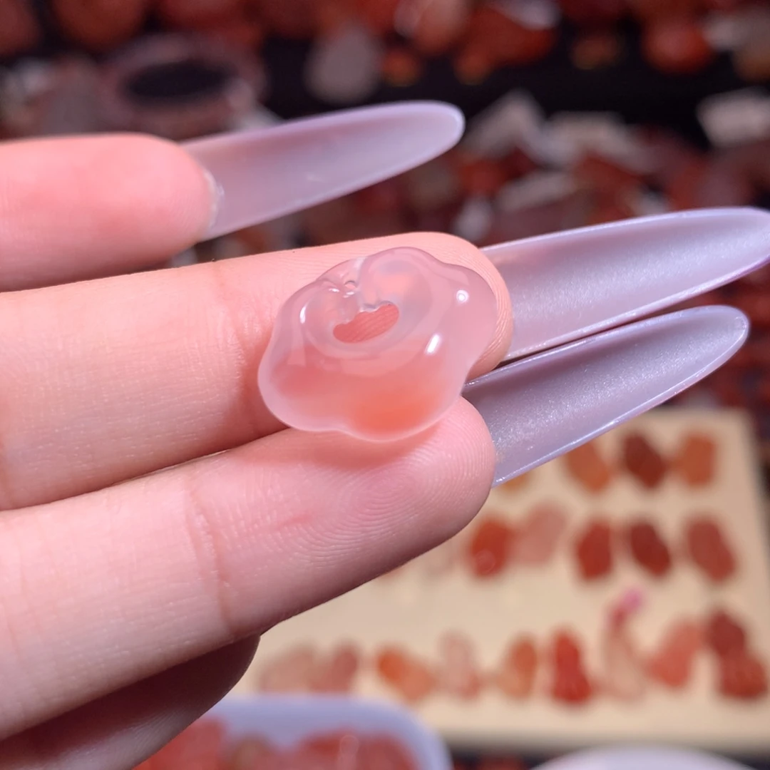 南红玛瑙未镶嵌珠宝半成品祥云