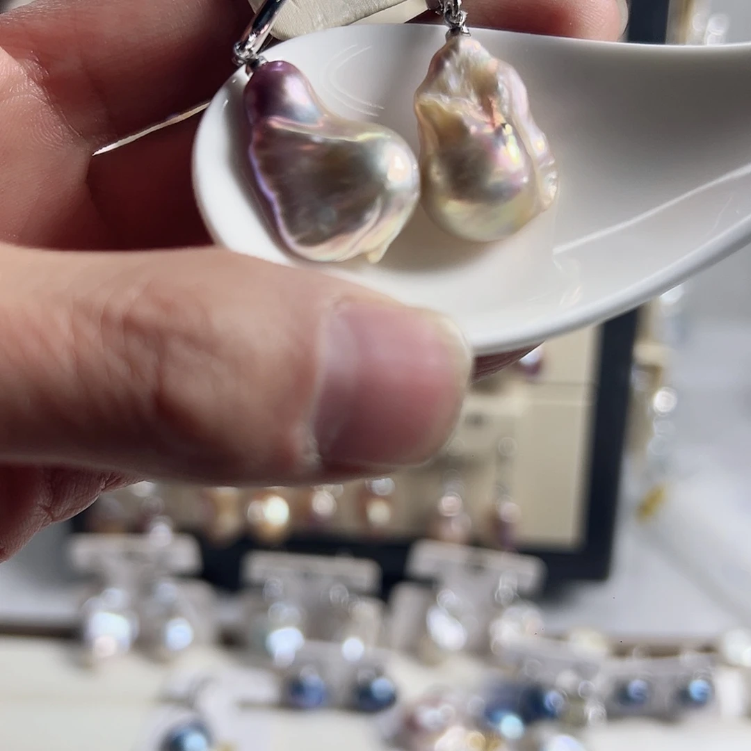 娅***娅未镶嵌淡水珍珠颈饰