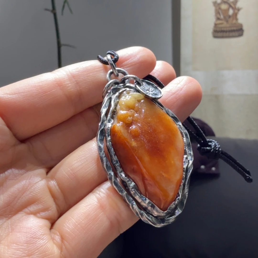 翡翠足银镶嵌颈饰红翡