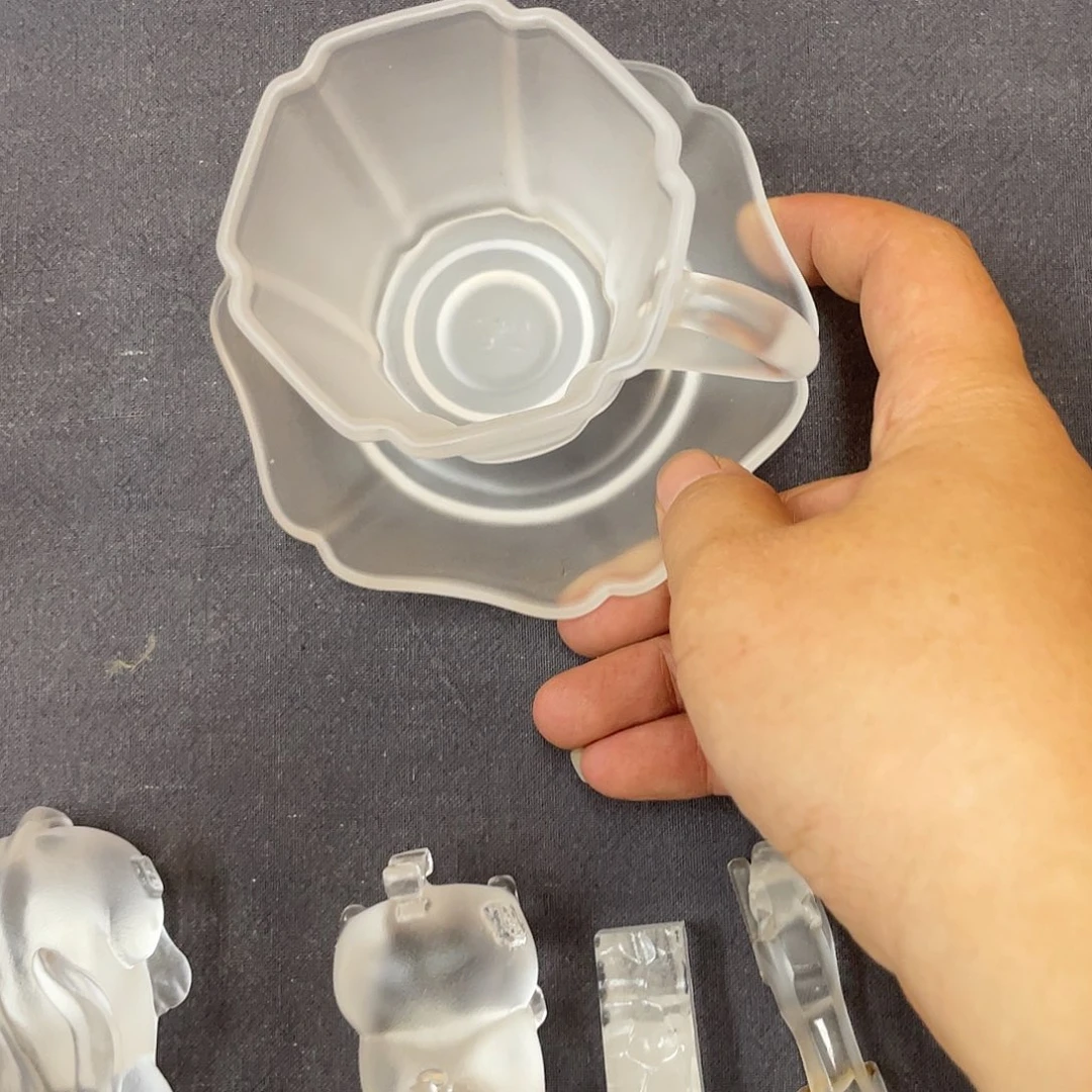 搪瓷杯子里还有好多东西