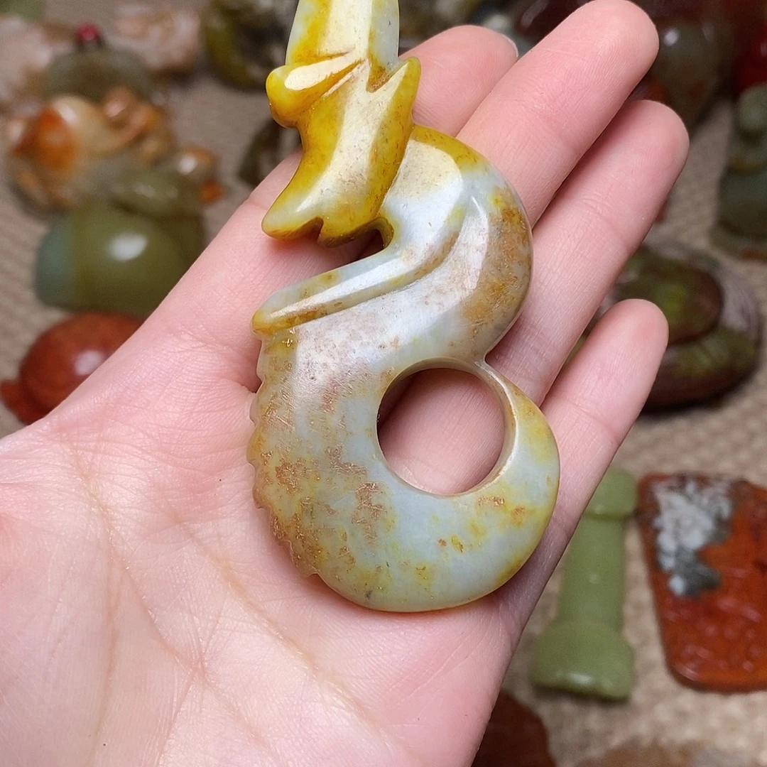 蛇纹石玉未镶嵌颈饰