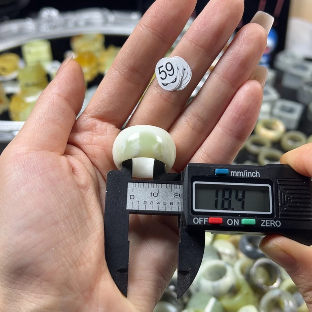 蛇纹石玉未镶嵌戒指