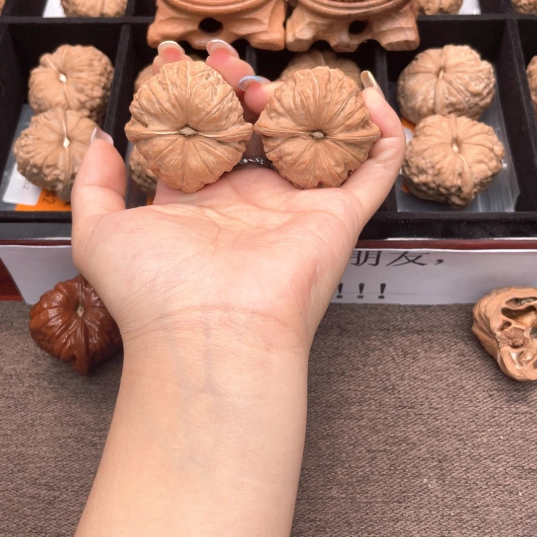 文玩核桃把件42近圆凹底正肩天配克重421