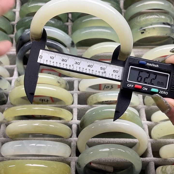 蛇纹石玉未镶嵌手镯109