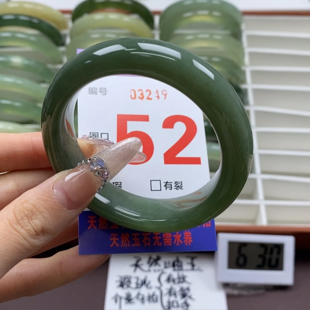 蛇纹石玉手镯未镶嵌