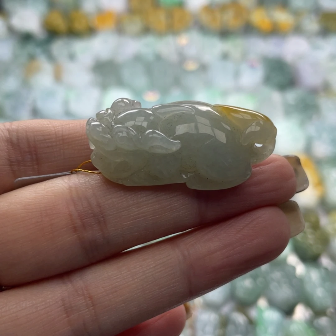 翡翠未镶嵌颈饰貔貅