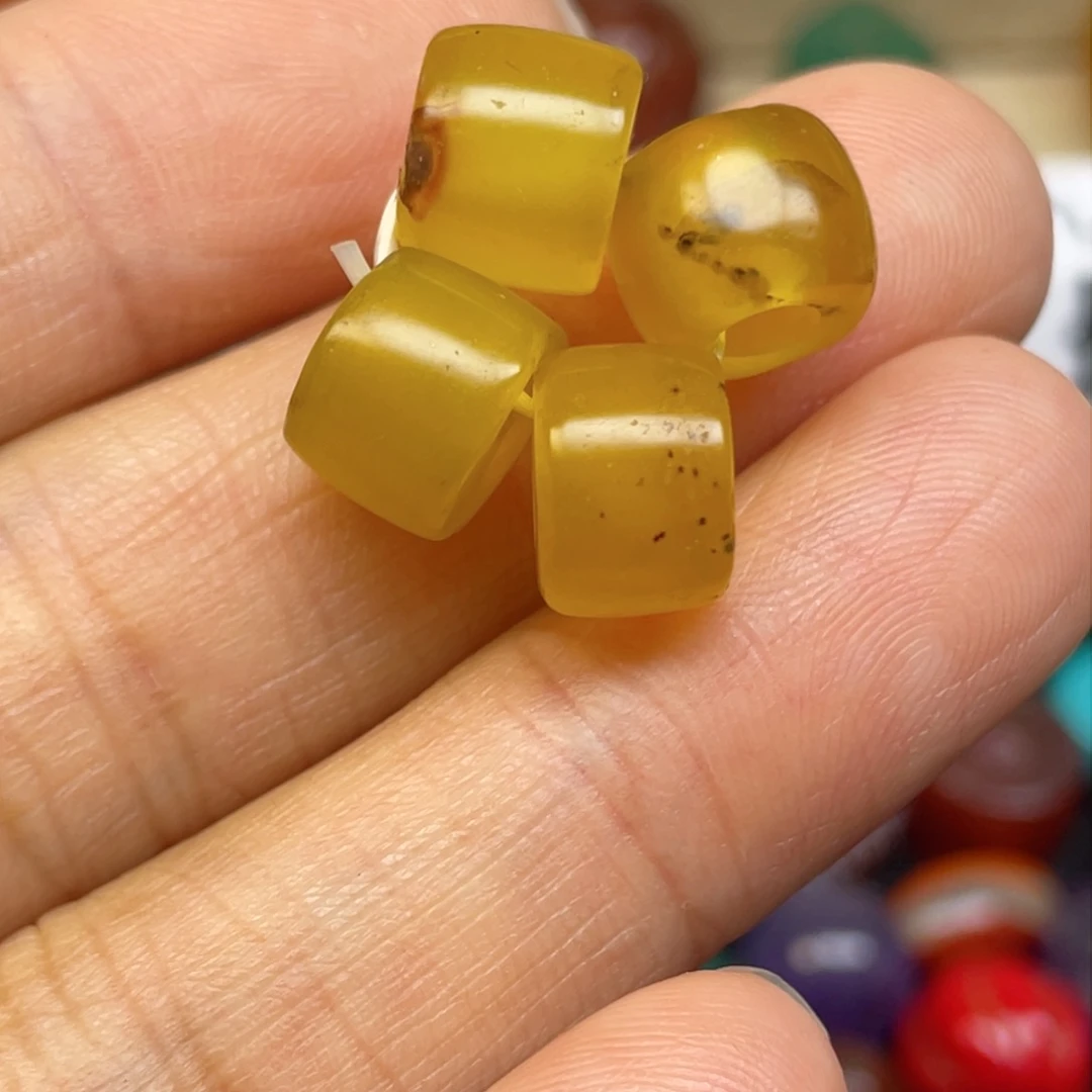 合金颈饰玛瑙/玉髓大**?