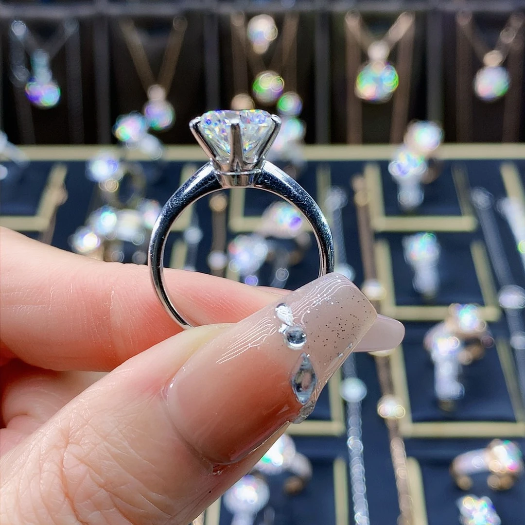 合成碳硅石（莫桑石）戒指/指环18K金镶嵌笑***花