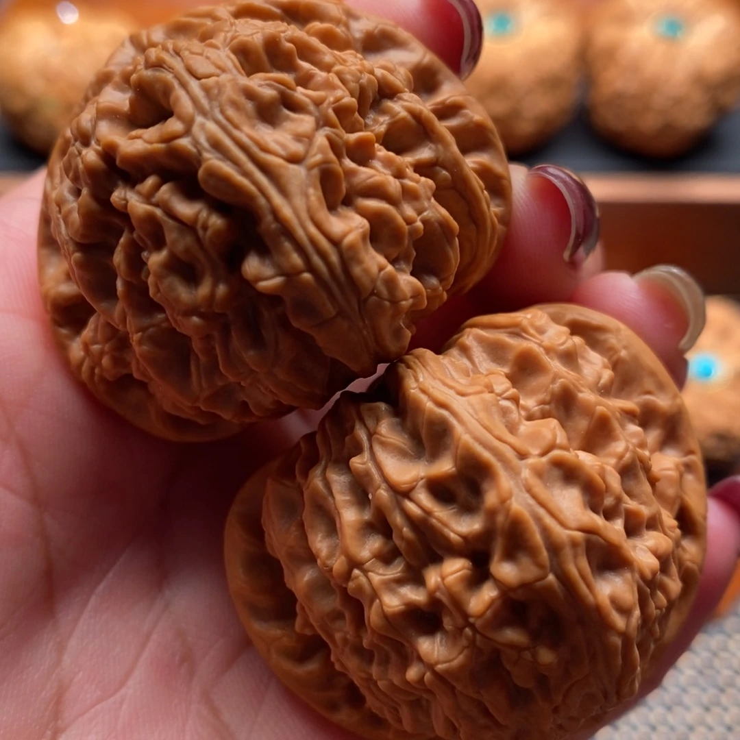 文玩核桃把件43尺寸三角白