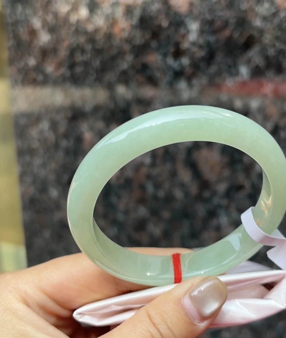 HO（上新）强推甜绿正圈五十八圈微瑕翡翠a货手镯