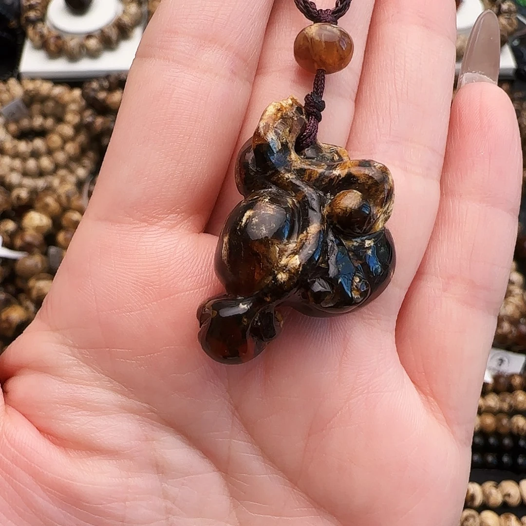 星***晨琥珀未镶嵌手链抚顺琥珀