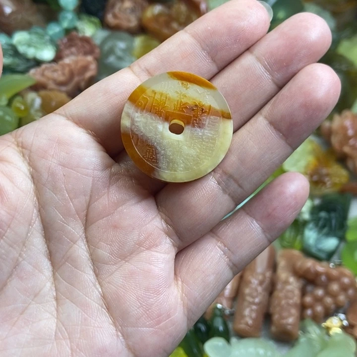 蛇纹石玉挂件未镶嵌