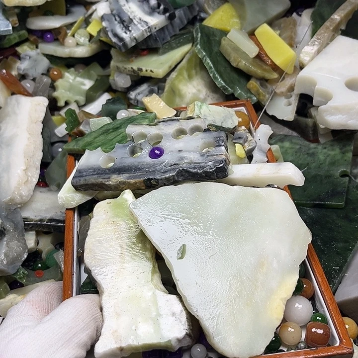 未镶嵌透闪石质玉珠宝奇石雨*