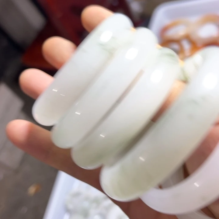 颈饰未镶嵌石英质玉