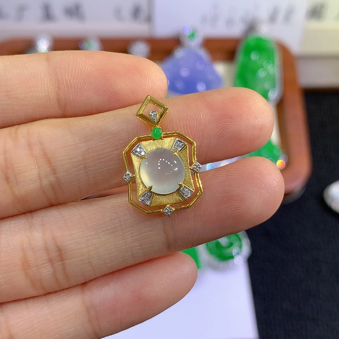 【闪购商品】吊坠(不含链)18K金镶嵌翡翠蛋面
