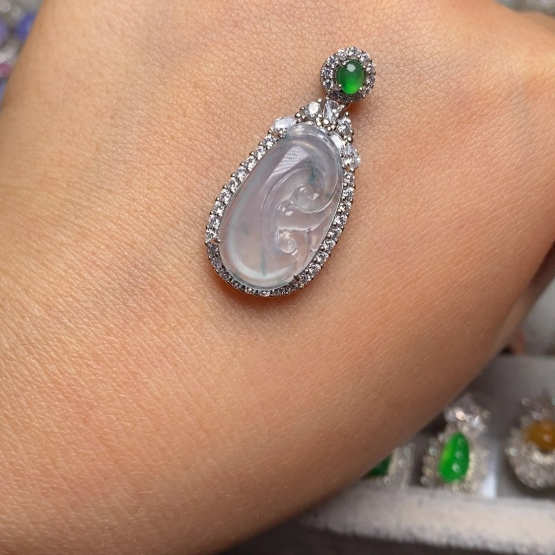 翡翠颈饰银S925镶嵌吊坠