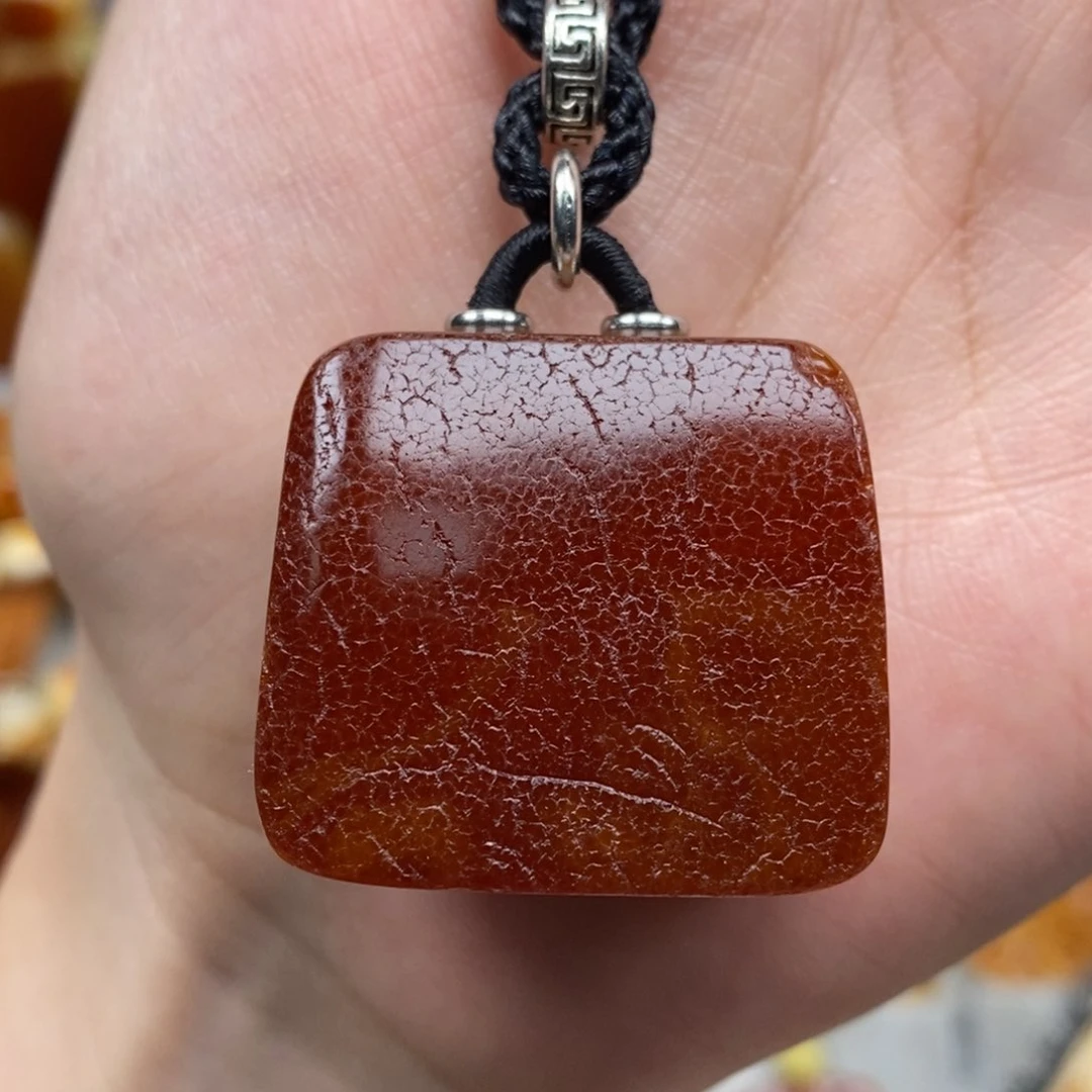 未镶嵌琥珀珠宝奇石