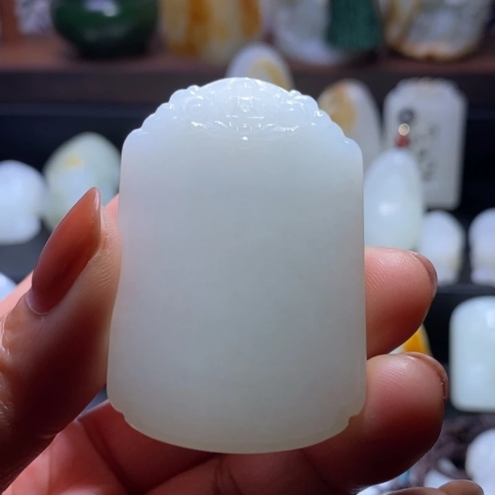 大***海和田玉未镶嵌颈饰