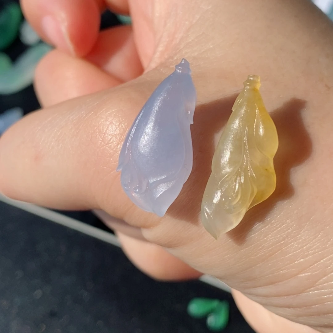 定制翡翠未镶嵌玉兰花