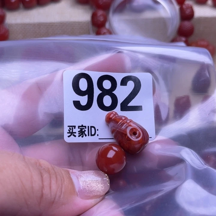 孤***由南红玛瑙未镶嵌颈饰
