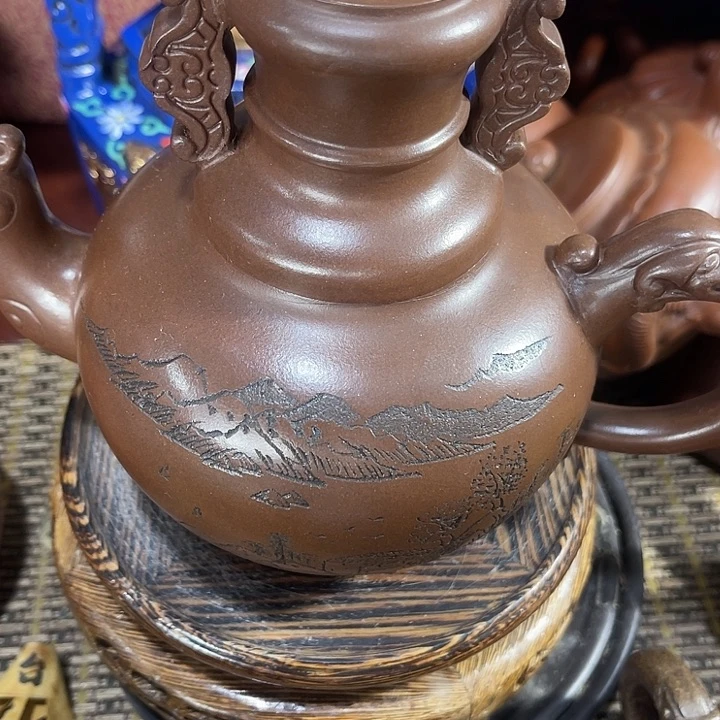 茶壶紫砂原矿泥料手工制作的一把紫砂壶。