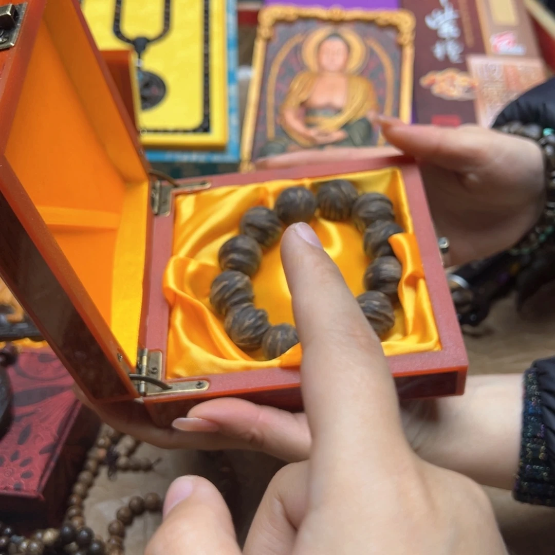 大叶紫檀（黑酸枝木类）