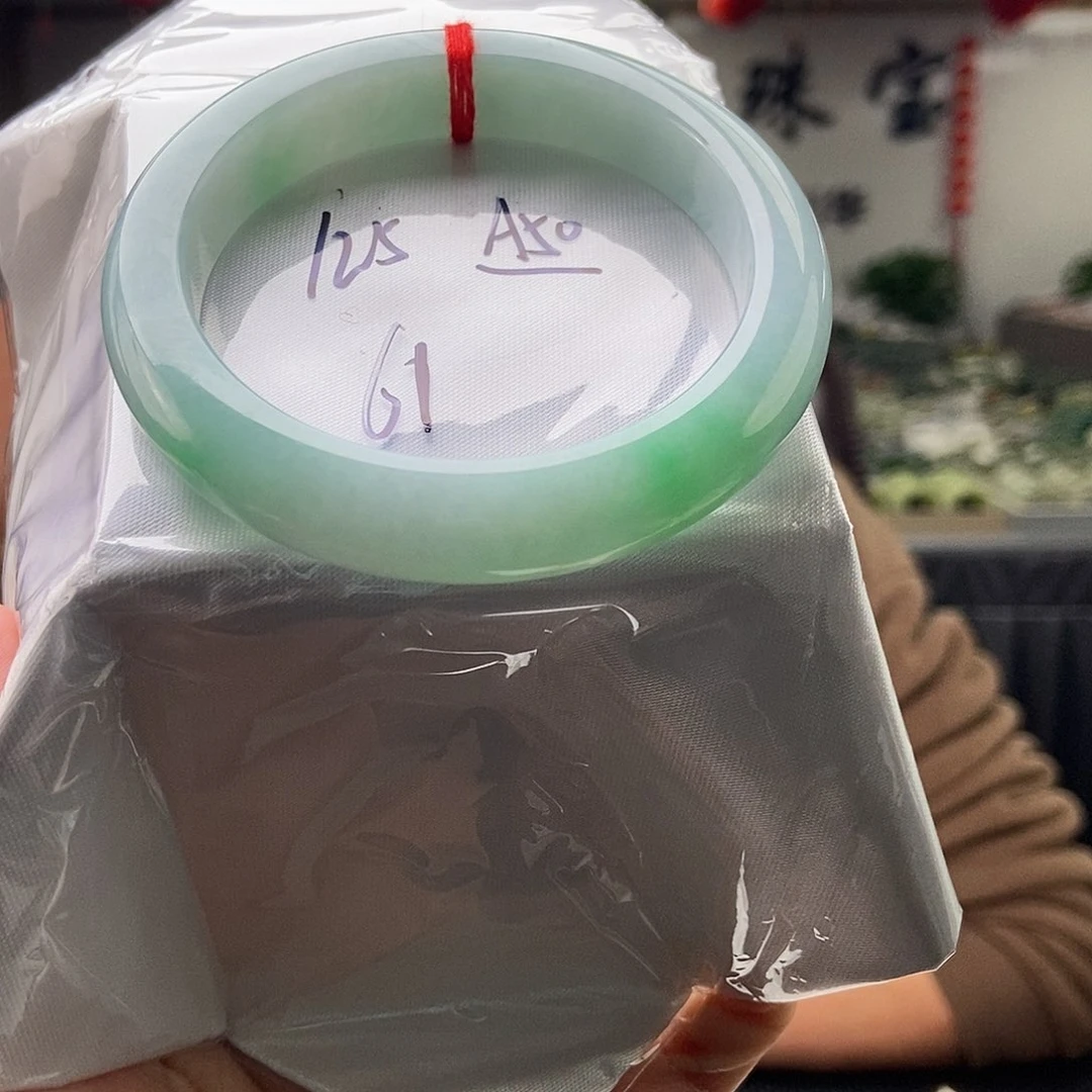 翡翠手镯未镶嵌拍一发一