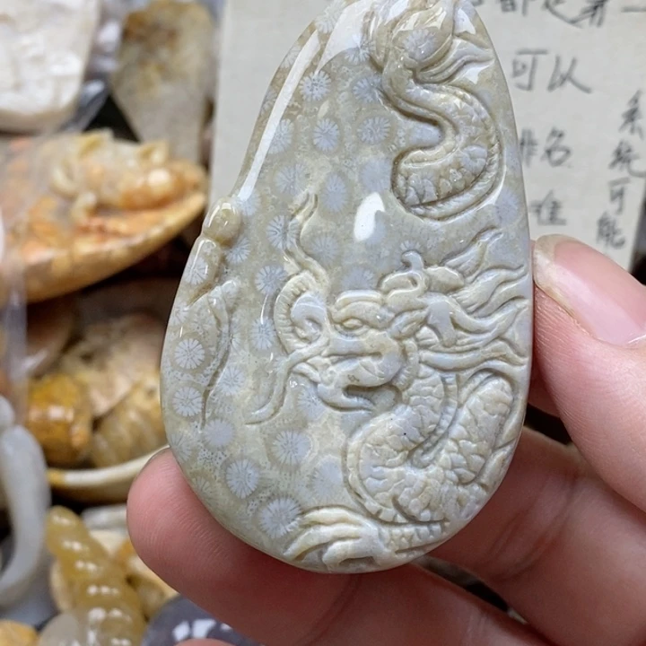 硅化珊瑚（珊瑚玉）未镶嵌颈饰