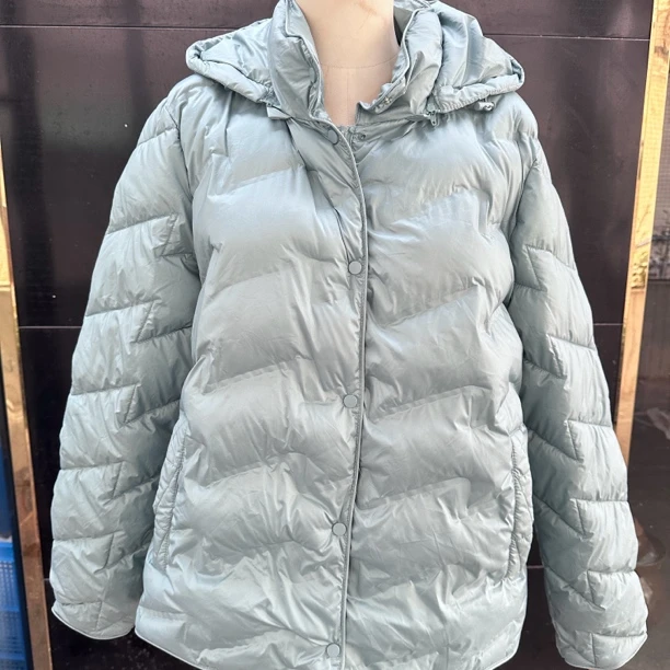 法式优等品户外保暖女装轻薄连帽修身型女士