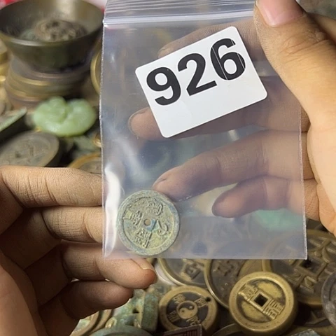 照***，铜复古文创工艺品