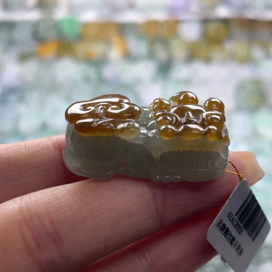 翡翠未镶嵌颈饰貔貅